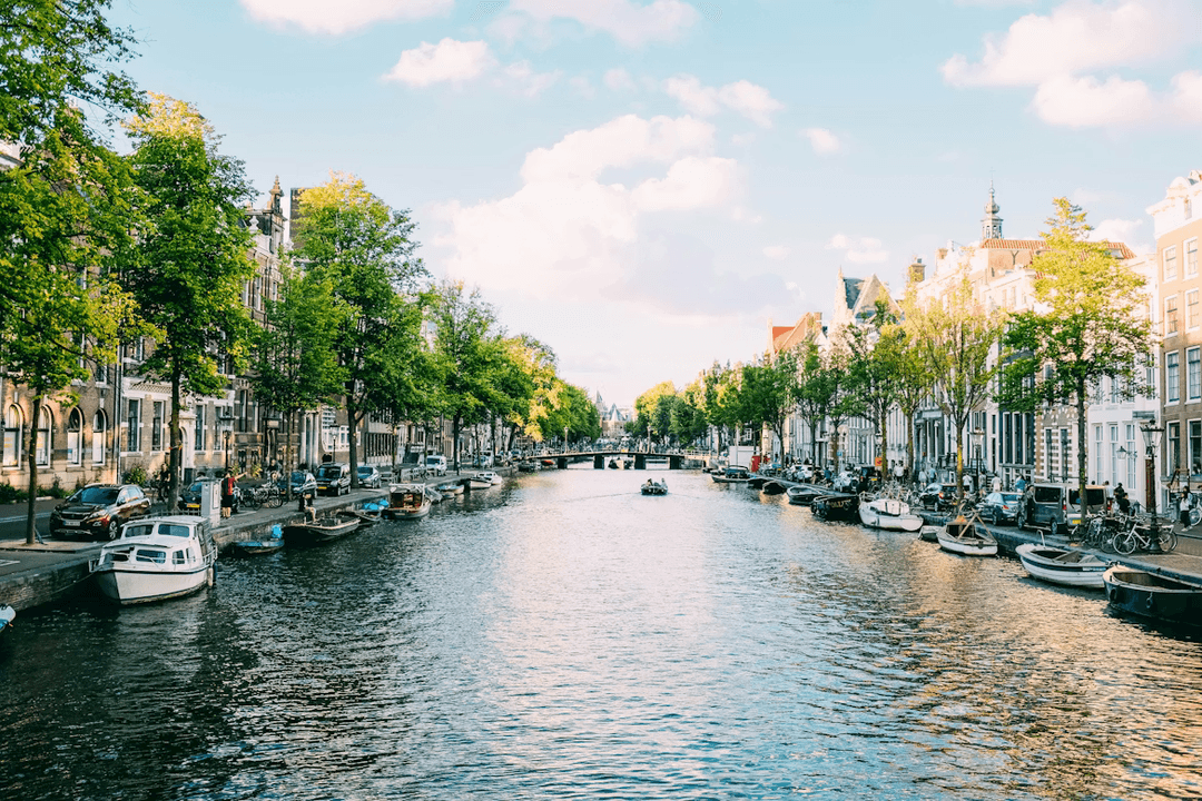 Beautiful Dutch canals and architecture